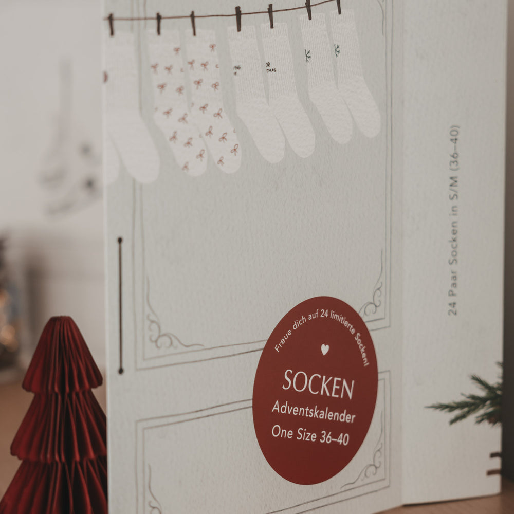 Detailansicht des Eulenschnitt Socken Adventskalenders in Größe 36–40