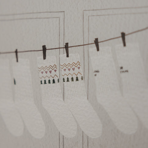 Weihnachtliche Socken als Illustration auf dem Eulenschnitt Socken-Adventskalender für Paare