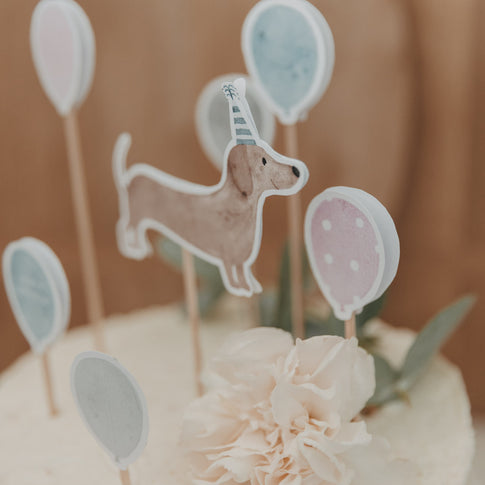 Hier ist die Detailansicht des Dackel-Caketoppers von Eulenschnitt. Bequem von zu Hause aus selbst basteln. 