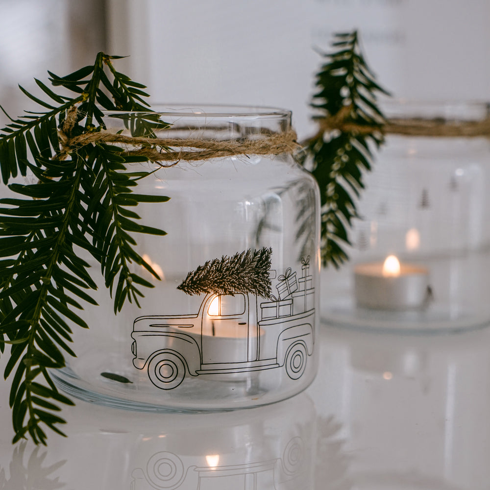 Vase moyen en verre d'une voiture de Noël