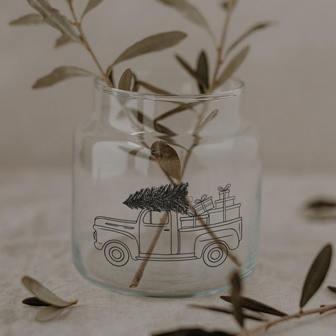Vase moyen en verre d'une voiture de Noël