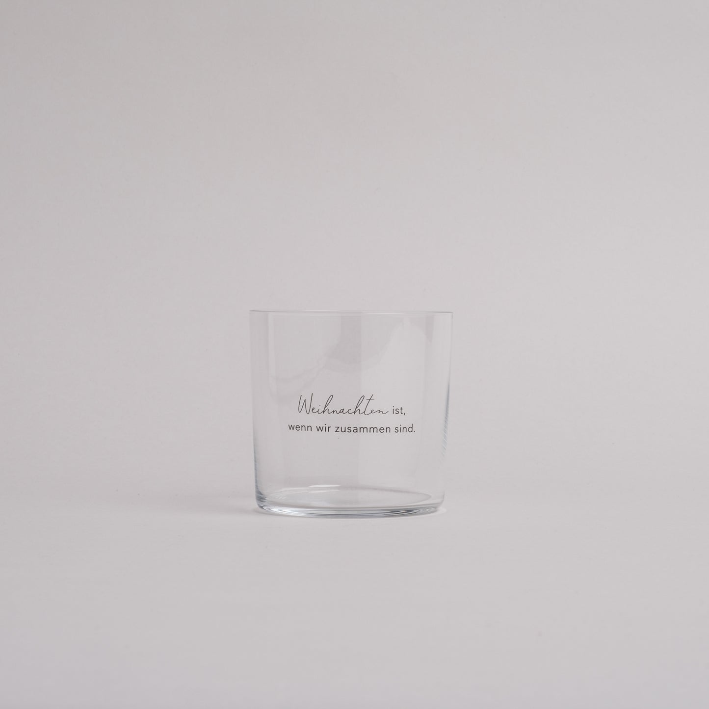Trinkglases mit schwarzer Gravur ‚Weihnachten ist, wenn wir zusammen sind‘ – festliches Glas für die Weihnachtszeit