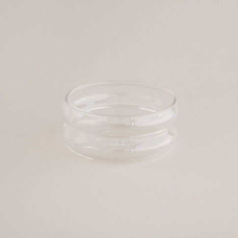 Gesamtansicht – Kleine Bubbles-Schale aus Glas, minimalistisches und vielseitiges Geschirrstück für Küche und Tisch.