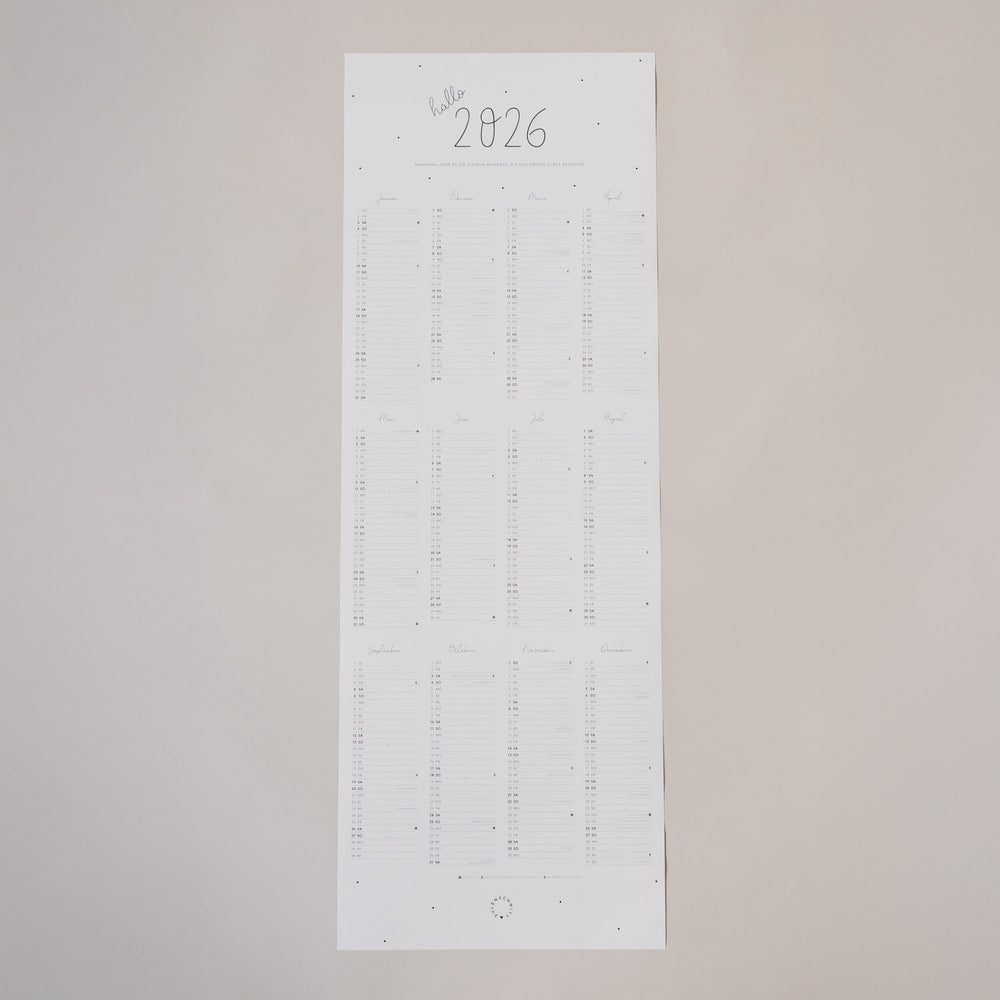 Wandkalender 2026 im Hochformat mit kompletter Jahresübersicht, schlichtem Design und Aufschrift „hallo 2026“.
