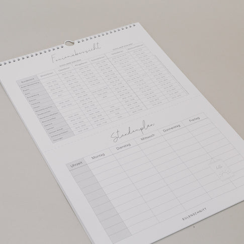 Familienkalender 2026 mit Ferienübersicht für alle Bundesländer und leerem Stundenplan zum Eintragen auf hellem Untergrund.