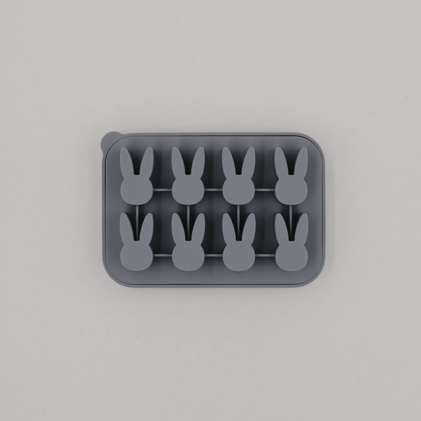 Graue Silikon-Eiswürfelform mit acht Hasenformen in moderner, minimalistischer Optik.