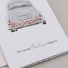 Klappkarte mit Aquarellzeichnung eines Hochzeitsautos mit 'JUST MARRIED'-Kennzeichen und Blumenschmuck, darunter der Text 'Ein neues Abenteuer beginnt.'