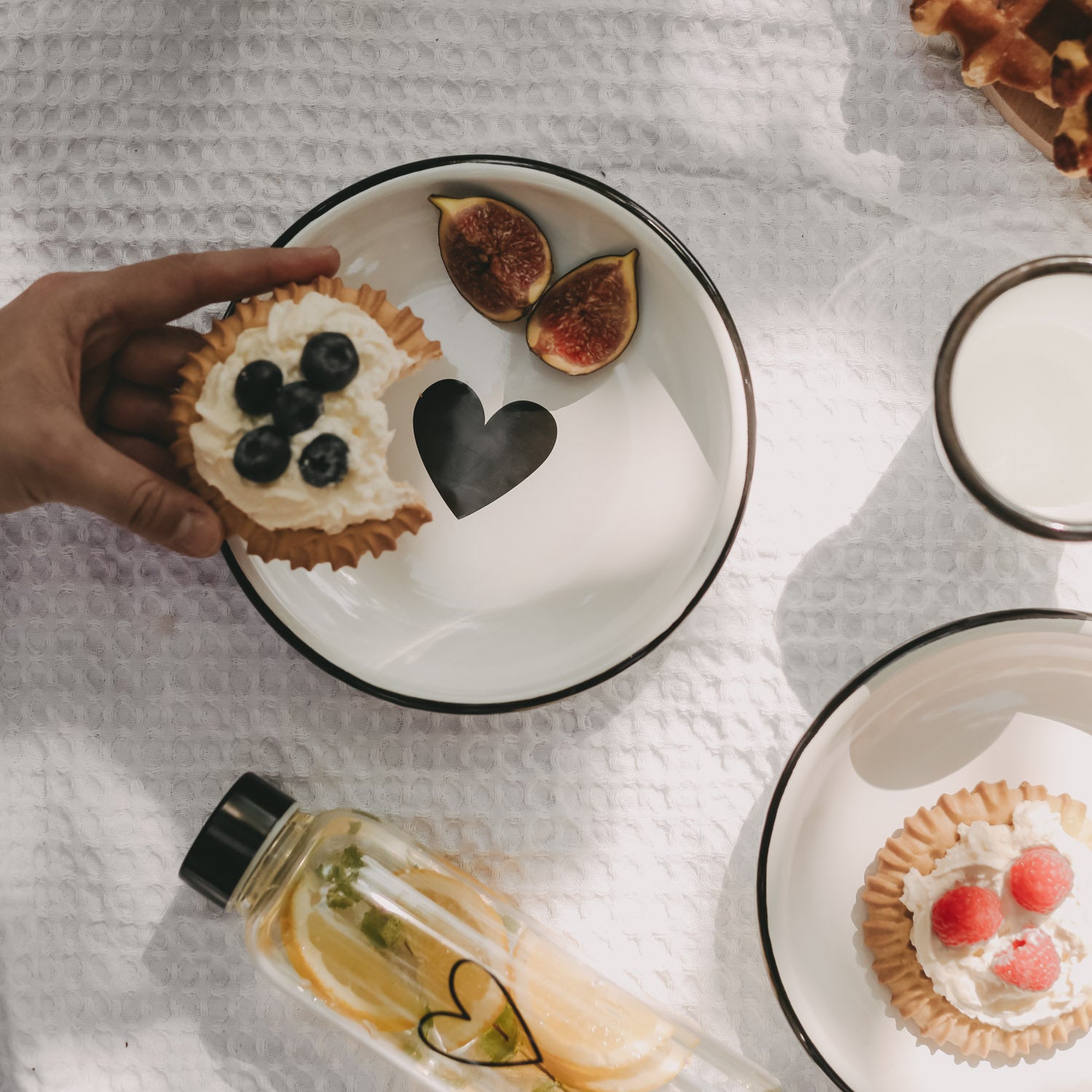 Enamel Plate Heart – Perfect for Outdoor Activities