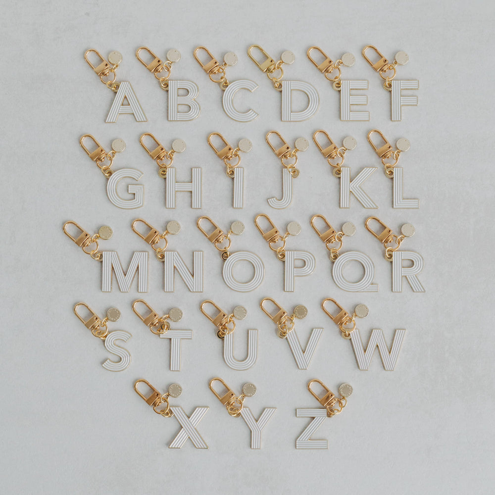 ABC Schlüsselanhänger hellgrau