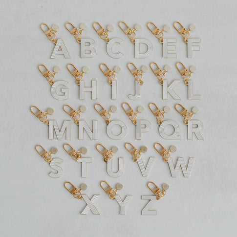 ABC Schlüsselanhänger hellgrau