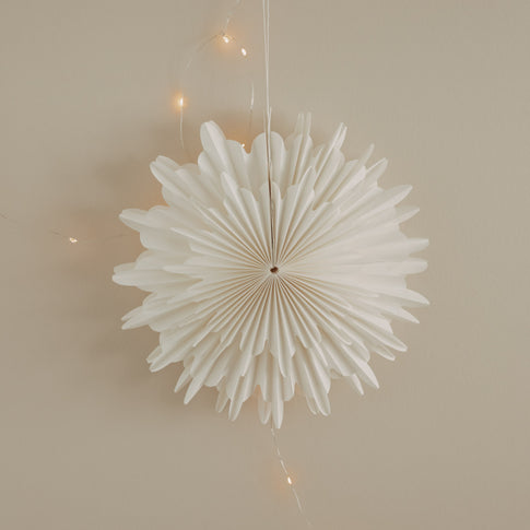 Weiße Papierschneeflocke 30 cm als stilvolle Wanddekoration für Weihnachten