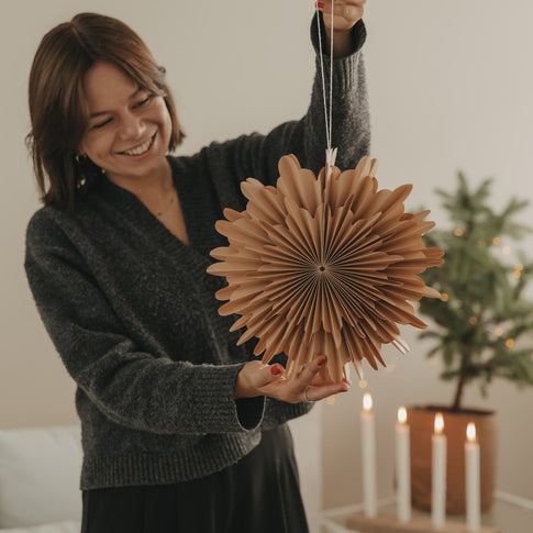 Braune Papierschneeflocke 30 cm zum Aufhängen als festliche Weihnachtsdekoration