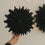 Schwarze Papierschneeflocke 30 cm als moderne Weihnachtsdekoration mit Lichterkette