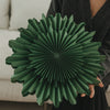 Grüne Papierschneeflocke 45 cm mit filigraner Fächerstruktur im Detail