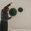 Grüne Papierschneeflocke 45 cm als hängende Weihnachtsdekoration an der Wand