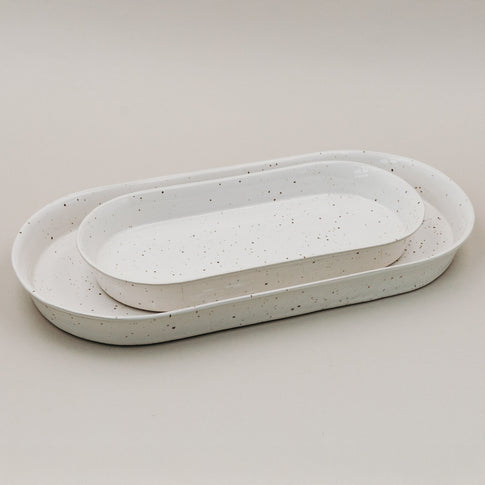 Zwei unterschiedlich große Servierschalen Calma im gestapelten Zustand