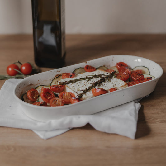 Servierschale Calma klein mit überbackenem Feta, Zucchini, Tomaten und Rosmarin als Ofengericht