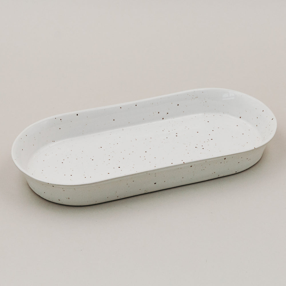 Servierschale Calma klein in ovaler Form mit weißem Sprenkelmuster aus handgefertigtem Steingut