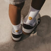 Weiße Kids Socken mit gelbem Smiley von Eulenschnitt zu Sneakern