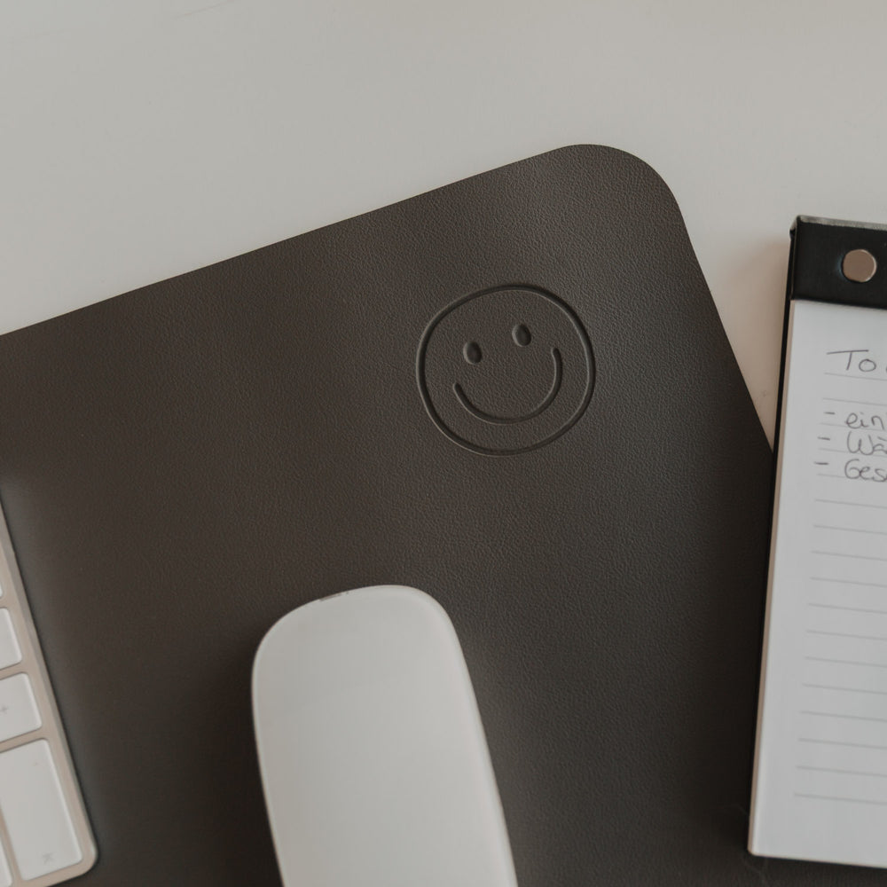 Schreibtischunterlage Smiley anthrazit | Eulenschnitt 