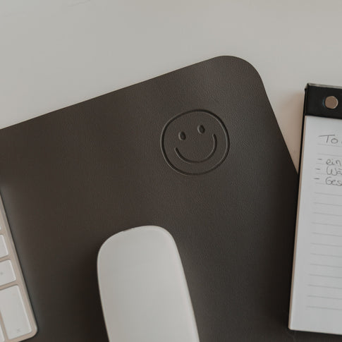 Schreibtischunterlage Smiley anthrazit | Eulenschnitt 