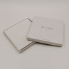 Schwangerschaftstagebuch „Kleines Wunder“ in eleganter Geschenkbox auf hellem Hintergrund.