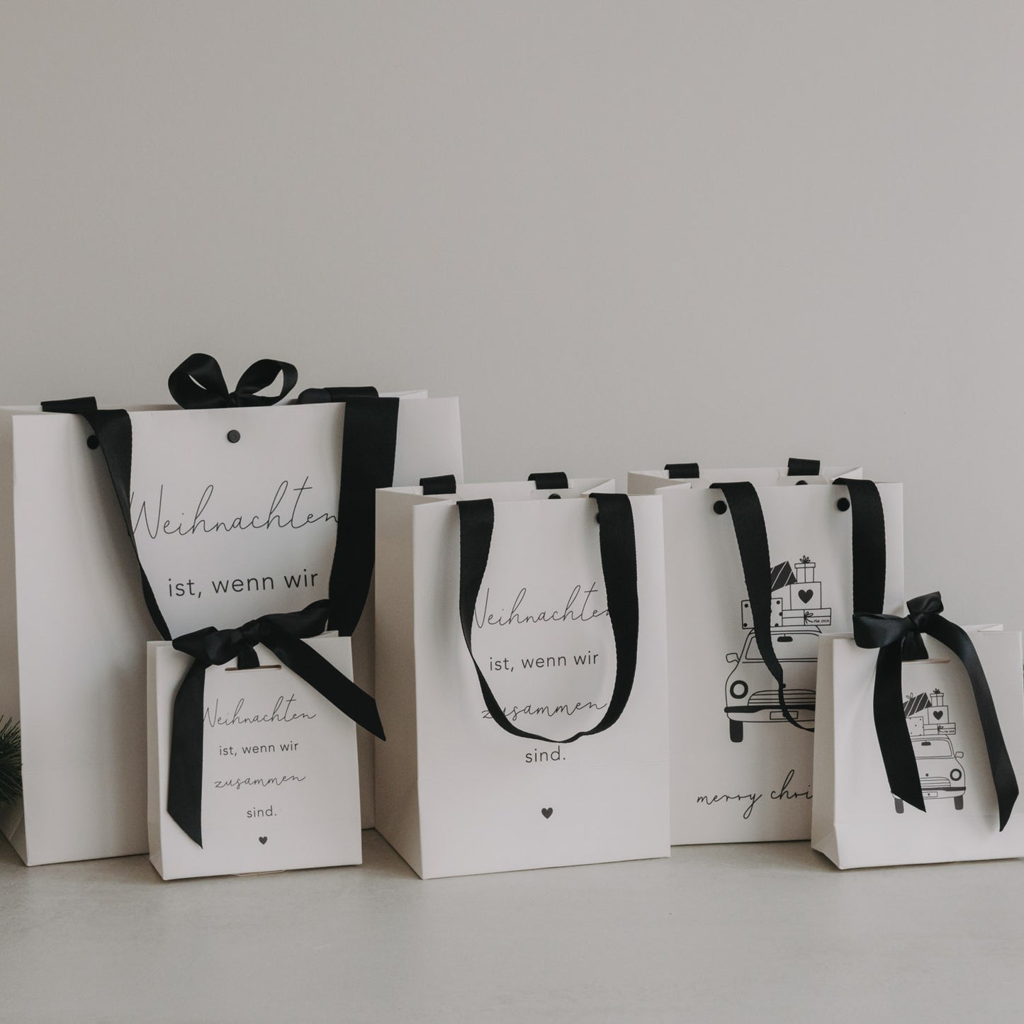 Geschenktüten Weihnachten Set in verschiedenen Größen mit schwarzem Band
