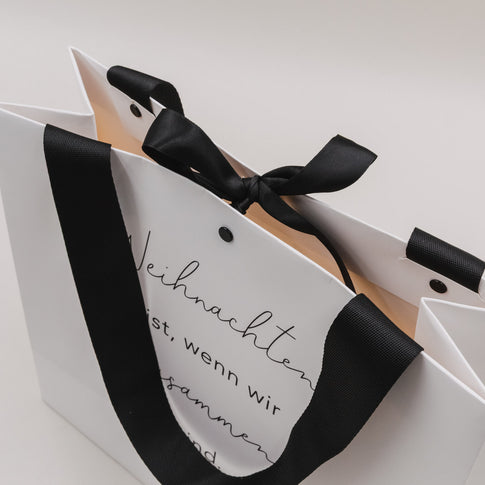 Große Geschenktüte Weihnachten mit schwarzem Henkel und Schriftzug