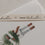 Beiges Geschenkband Frohe Weihnachten von Eulenschnitt mit schwarzem Schriftzug und kleinem Herz