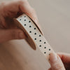Geschenkband Allover Herzen in Beige mit schwarzen Herzen auf einer Rolle
