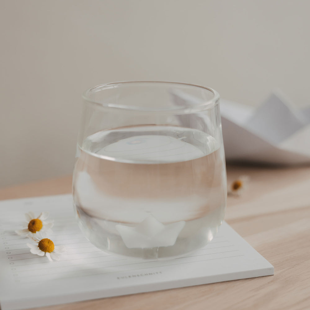 Verre à boire Figurine bateau en papier