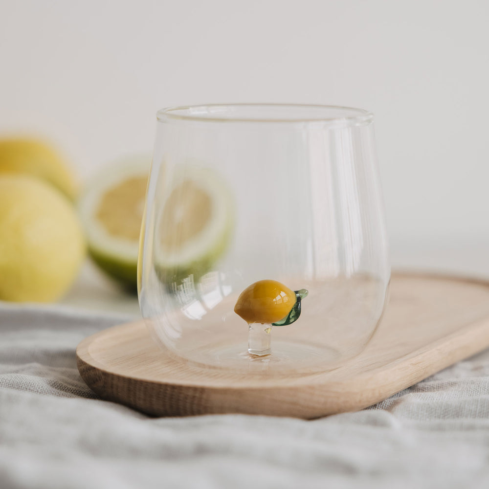 Verre à boire en forme de citron