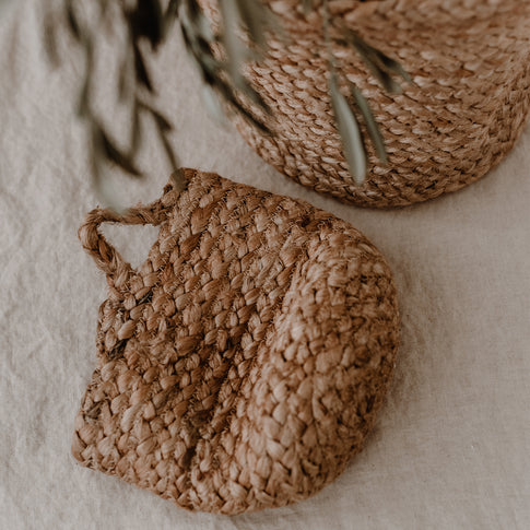 Petit panier de rangement en jute