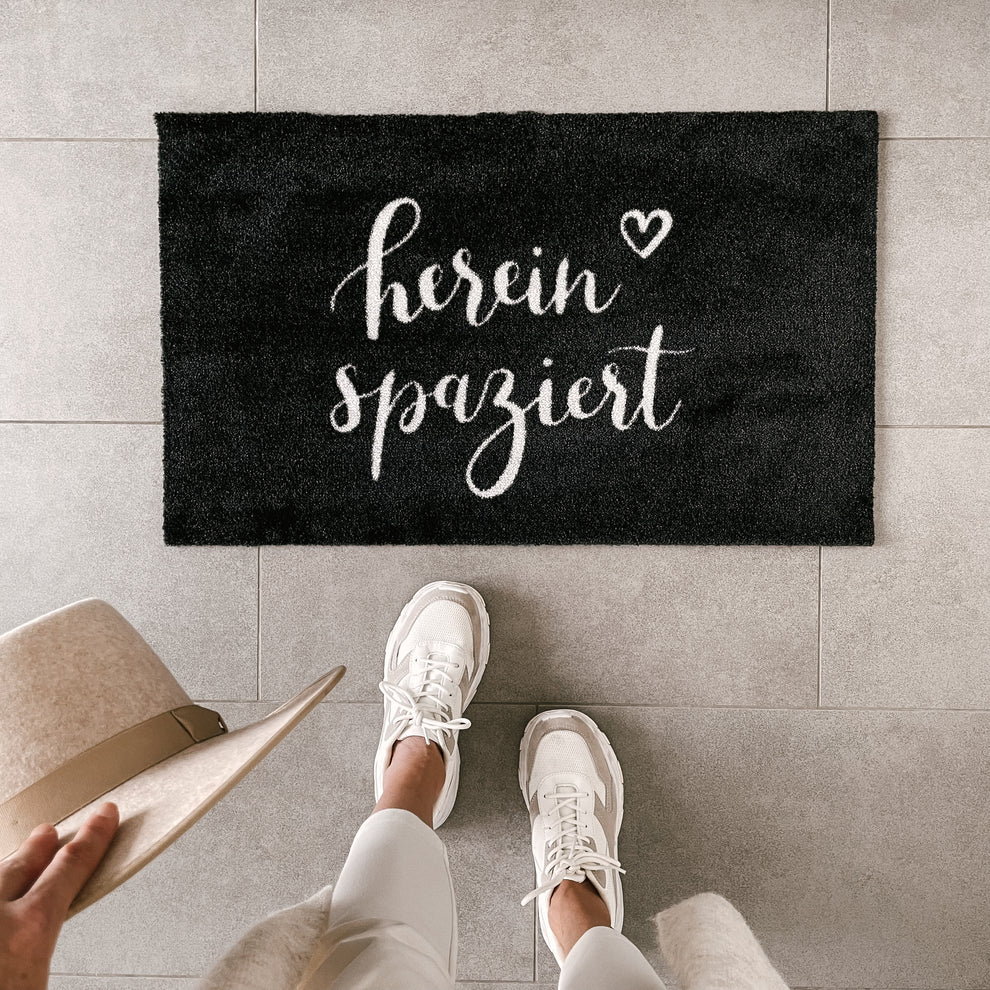 Waschbare Fußmatte Hereinspaziert Schwarz | Eulenschnitt 