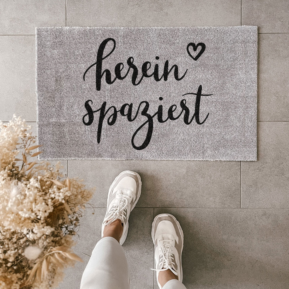 Waschbare Fußmatte Hereinspaziert Grau | Eulenschnitt 