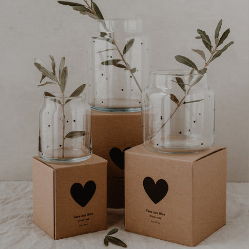 Vase en verre petits pois
