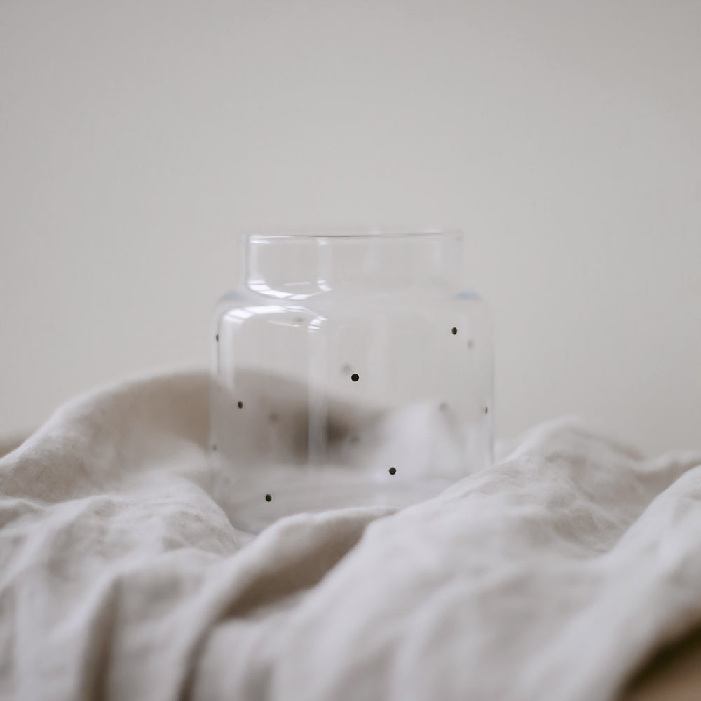 Vase en verre à pois