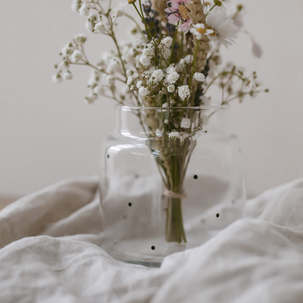 Vase en verre à pois