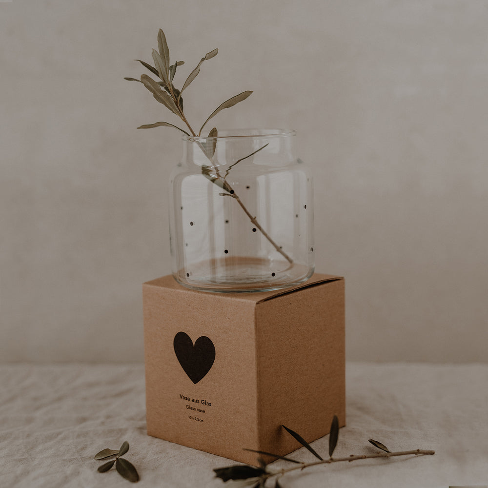 Vase en verre à pois