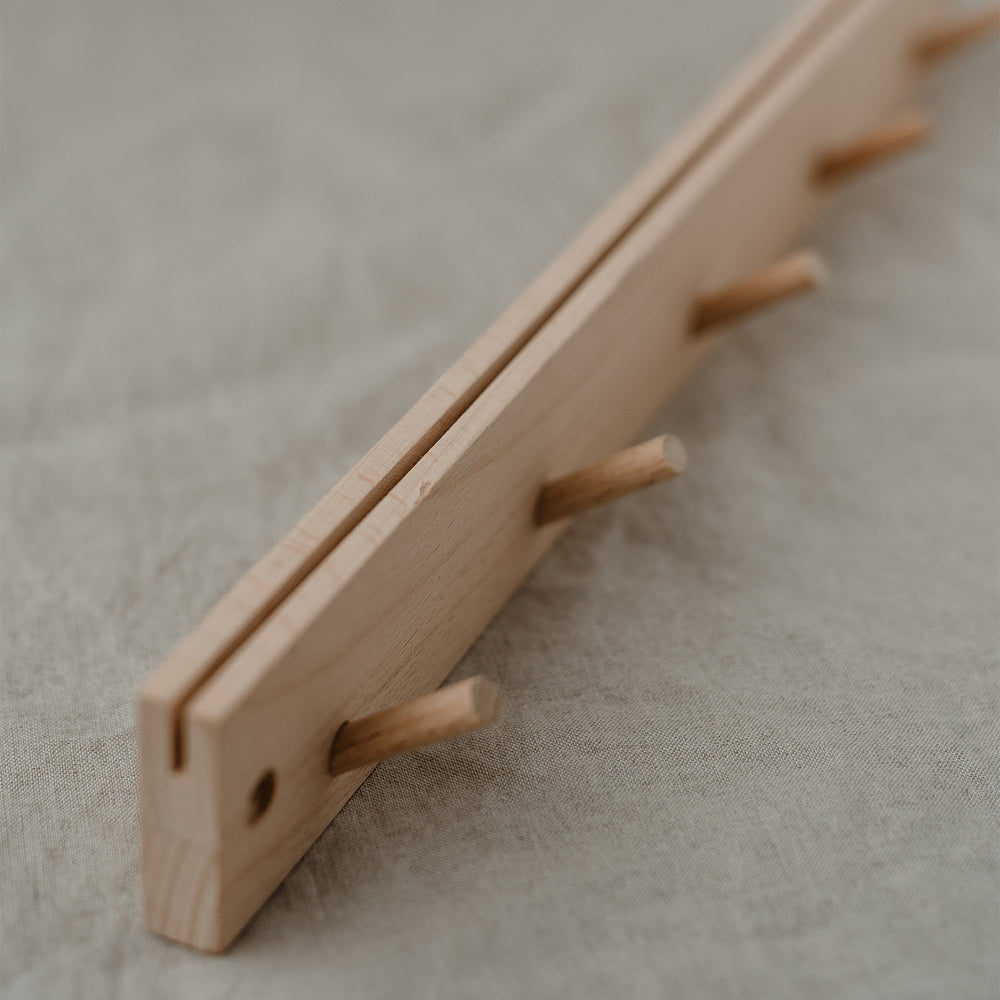 Rail à crochets avec porte-cartes 42 cm