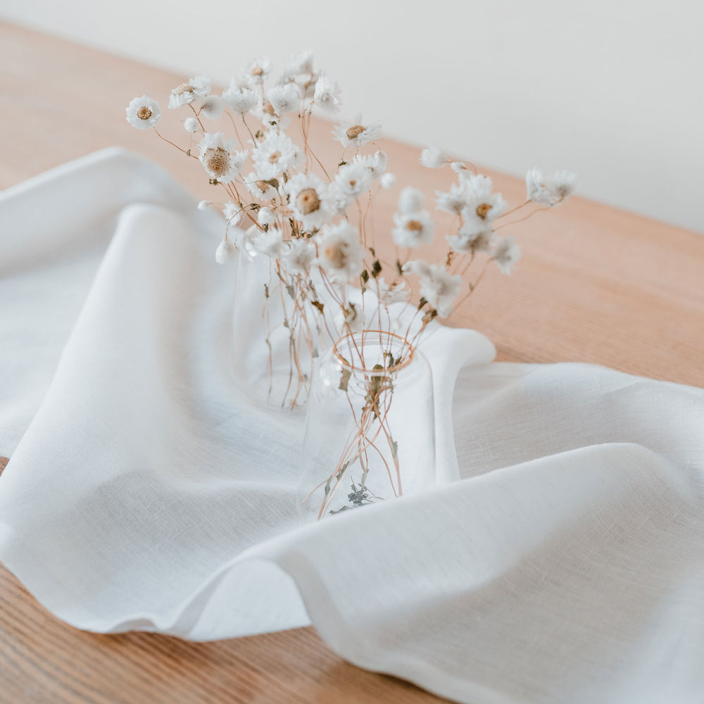 Chemin de table en lin blanc